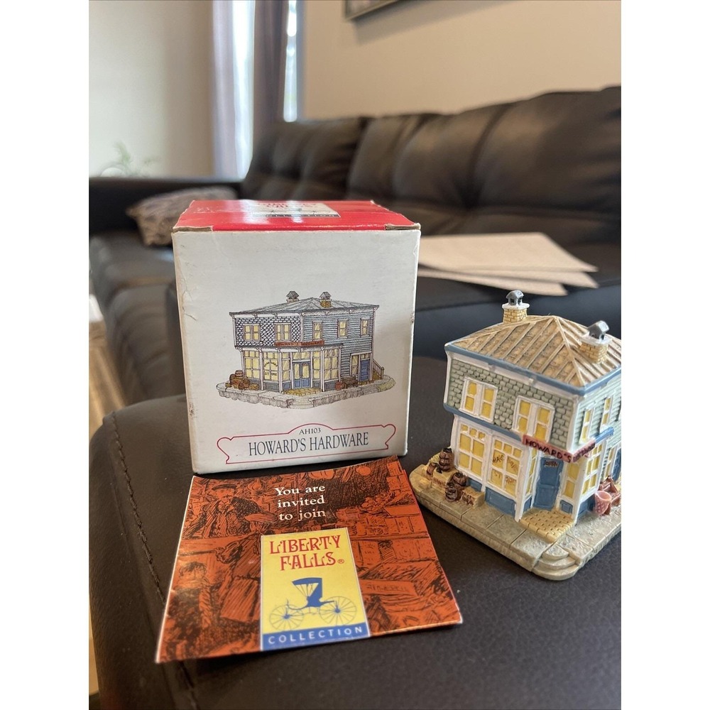 Liberty Falls Collector's Club AH103 Howard's Hardwood Building 1996